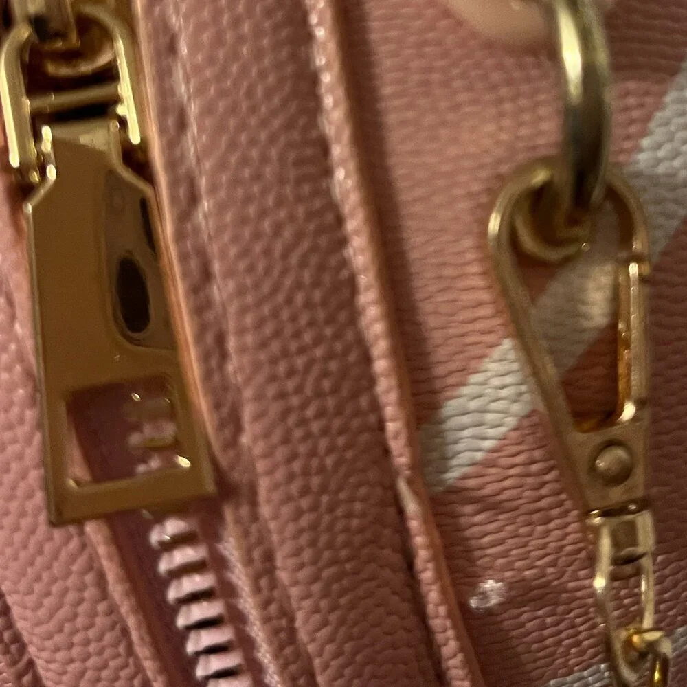 Adorable pink round basketball purse - Picture 8 of 10